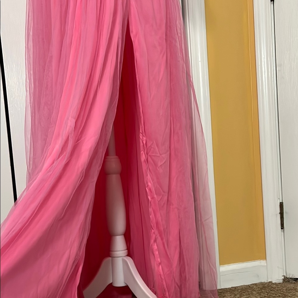 NWOT Pink Ruffled Tiered Maxi Gown with Plunge Neckline - Picture 6 of 7
